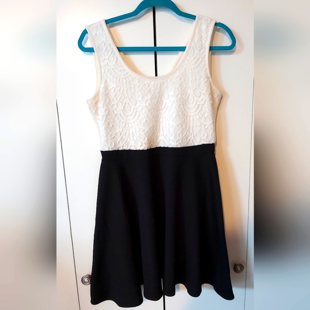 Bongo Black and white sleeveless skater mini dress XL